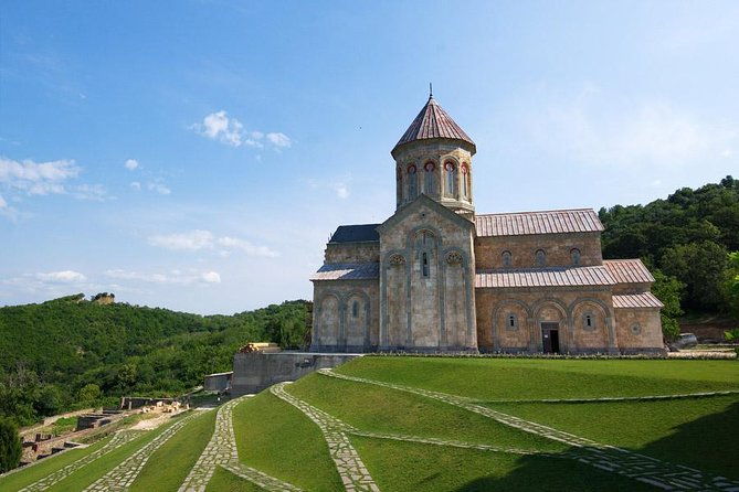kakheti-signagi-bodbe-monastery-gurgeniani-waterfall