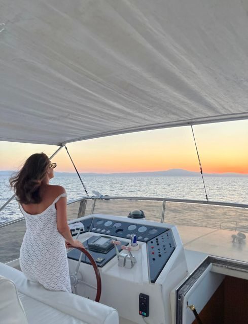 Kalamata: 2-hour Sunset cruise with local wine& fruit salads - An Authentic Sunset Experience on the Water