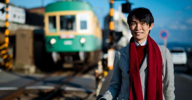 kamakura-tour-with-pro-photographer-anime-train-fuji-view