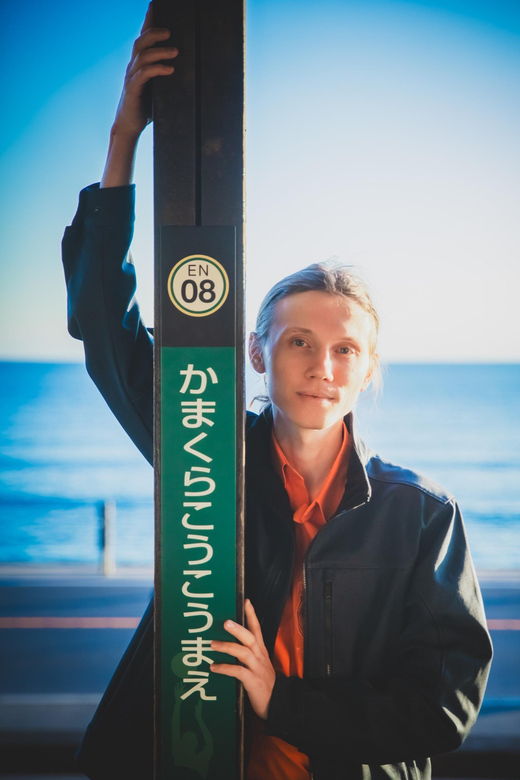 kamakura-tour-with-pro-photographer-anime-train-fuji-view