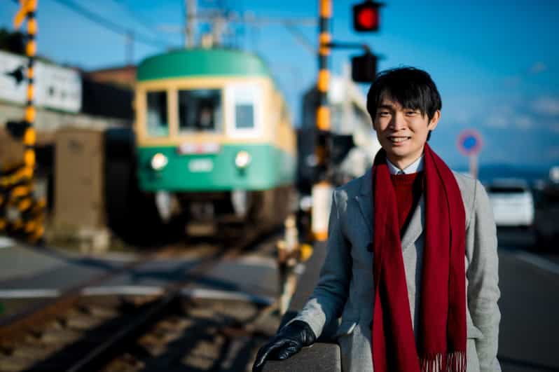 kamakura-tour-with-pro-photographer-anime-train-fuji-view