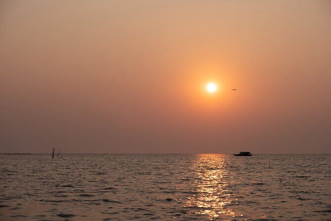 Kampong Phluk and Tonle Sap Lake Small Group Tour - A Deep Dive into the Experience