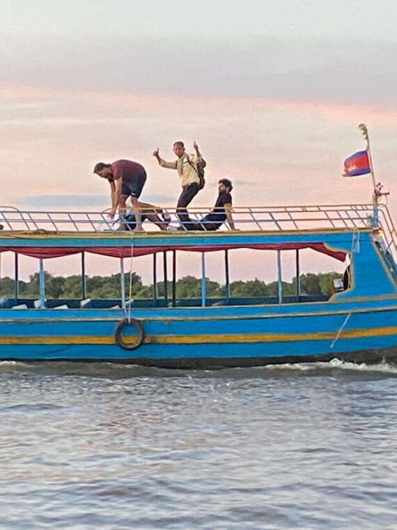 kampong-pluk-floating-village-with-sunset