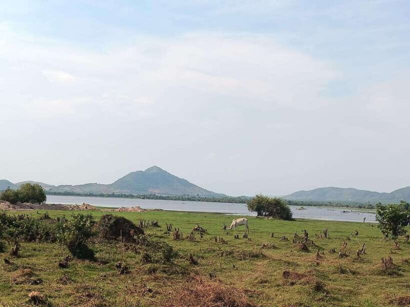 kampot-countryside-include-pepper-farmkep-crab-market-beach