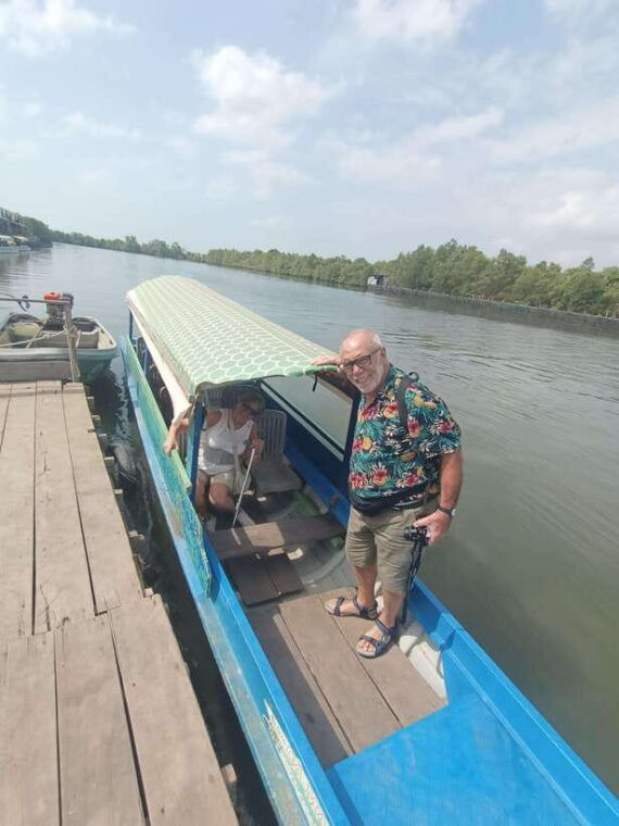 kampot-countryside-include-pepper-farmkep-crab-market-beach