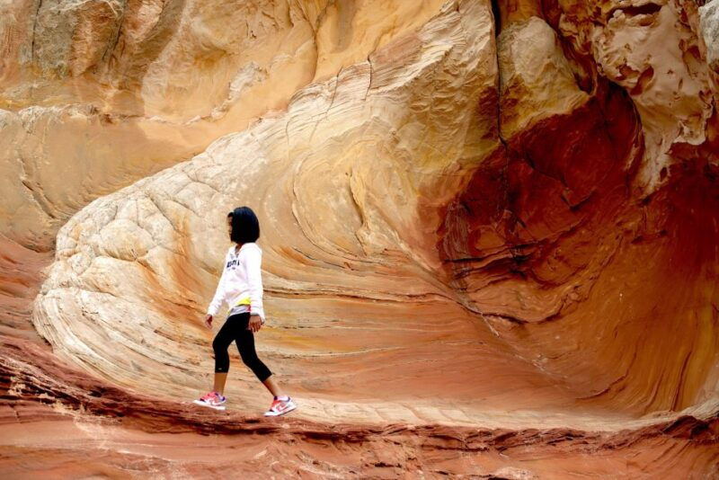 kanab-white-pocket-hiking-tour-in-vermilion-cliffs