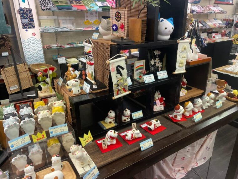 kanagawa-shopping-and-historical-tour-in-enoshima-island