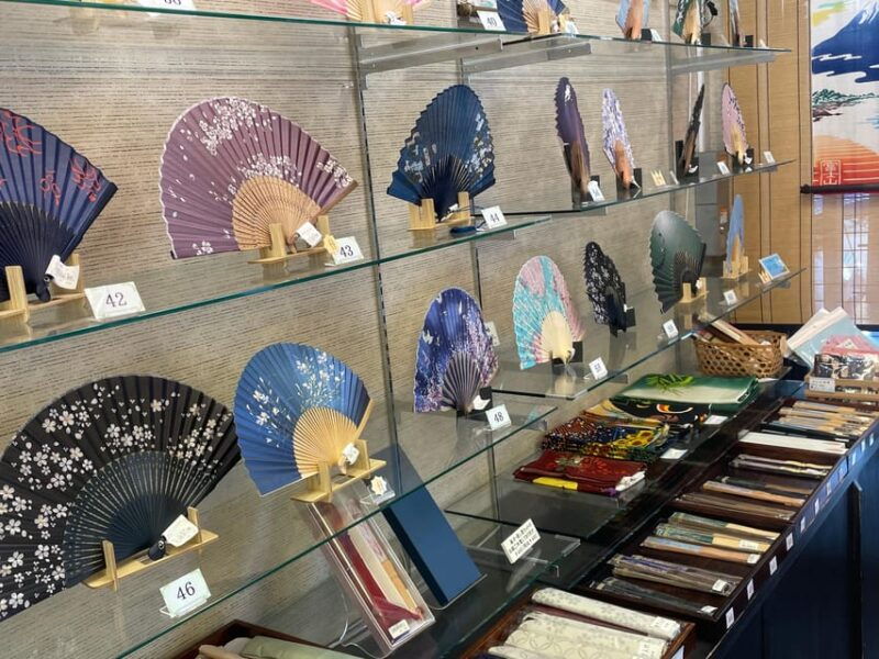 kanagawa-shopping-temple-visit-tour-in-enoshima-island