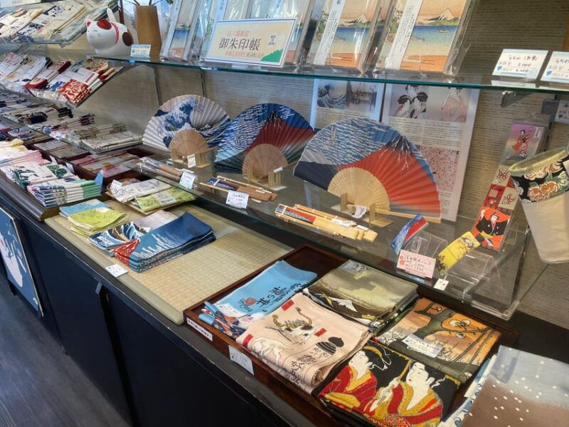 kanagawa-shopping-temple-visit-tour-in-enoshima-island