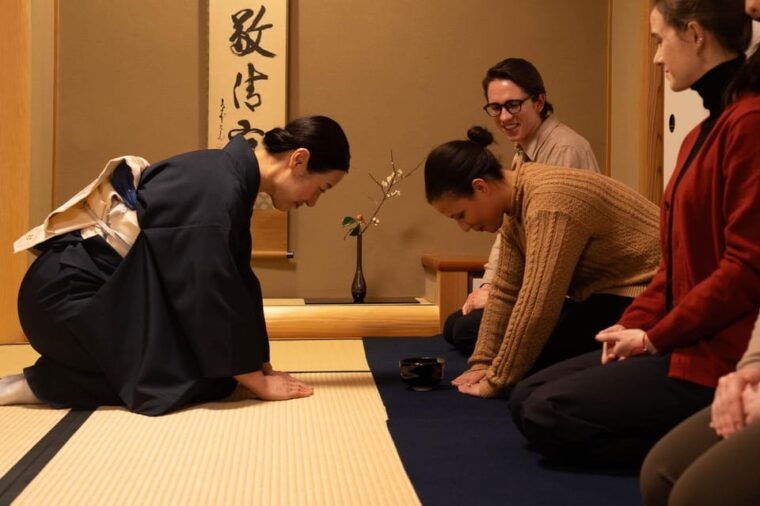 kanazawa-kenrokuen-tea-ceremony-experience