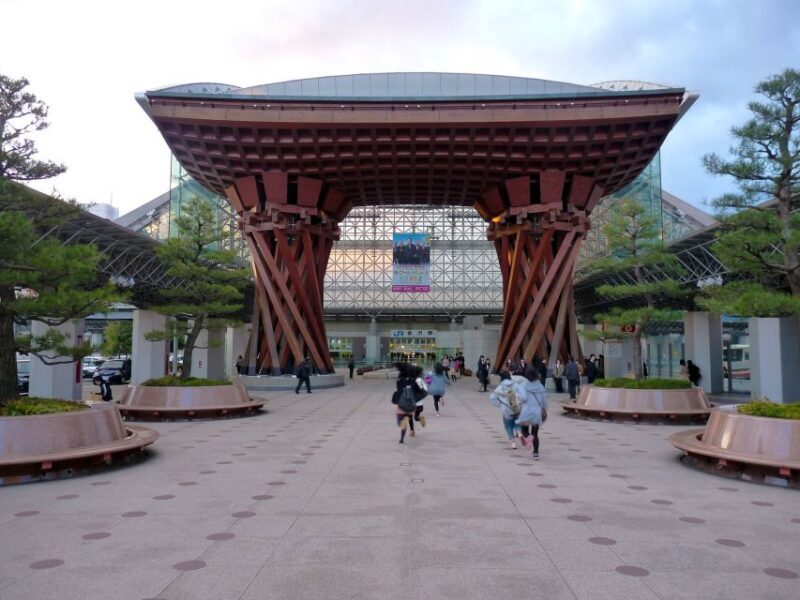 Kanazawa: Private Walking Tour with a Local - Guides: The Heart of the Experience