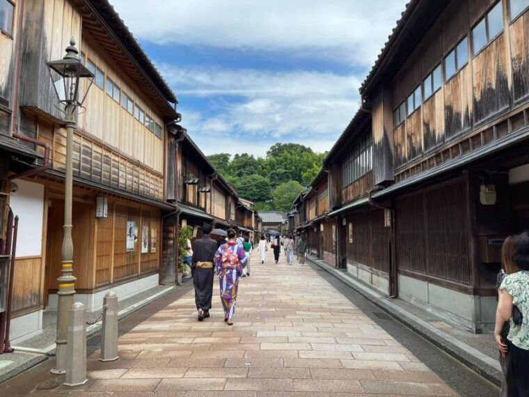 kanazawa-samurai-matcha-gardens-and-geisha-full-day-tour