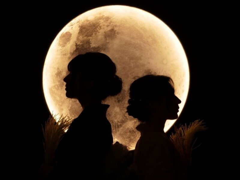 kanazawa-selfie-photo-experience-with-rental-kimono-moon