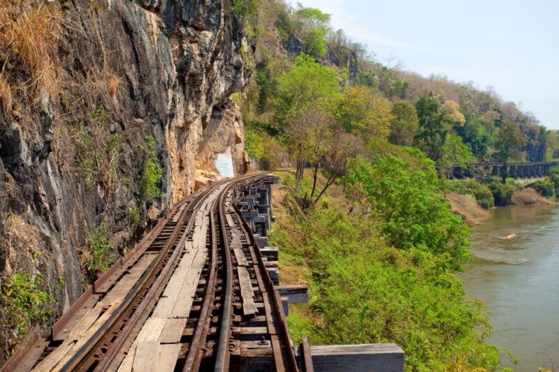 kanchanaburi-river-kwai-hellfire-pass-private-tour