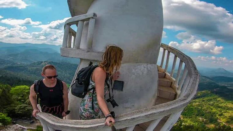 kandy-ambuluwawa-tower-tea-factory-and-kandy-city-tour