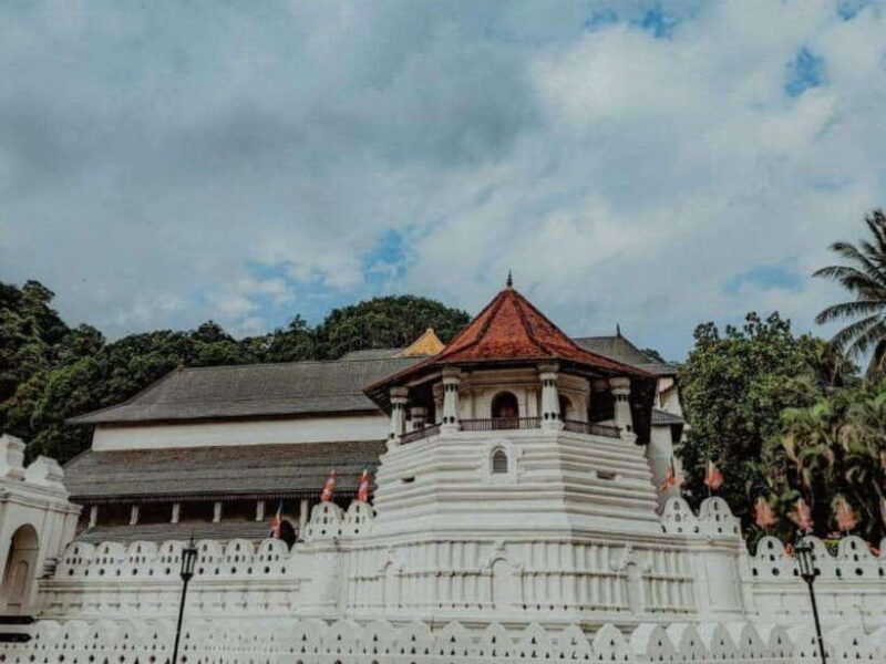 kandy-city-tuk-tuk-day-tours-with-a-local-guide
