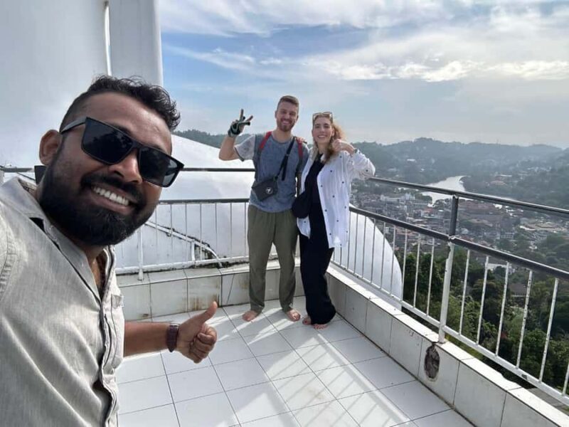 Kandy: Colonial History, War Cemetery & Royal Gardens Tour - Bahirawakanda Vihara: Panoramic Views & Buddha