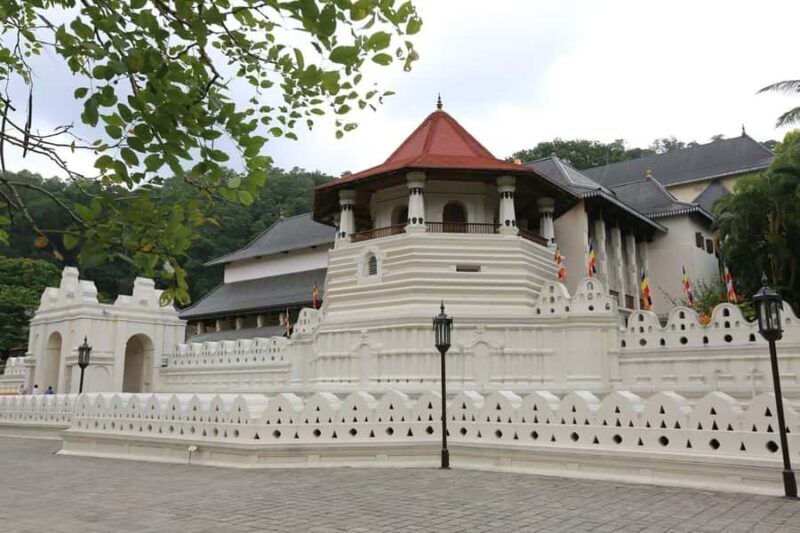 Kandy: Cultural Tour, Temple of Tooth Relic,Ultimate Temples - A Deep Dive into the Experience
