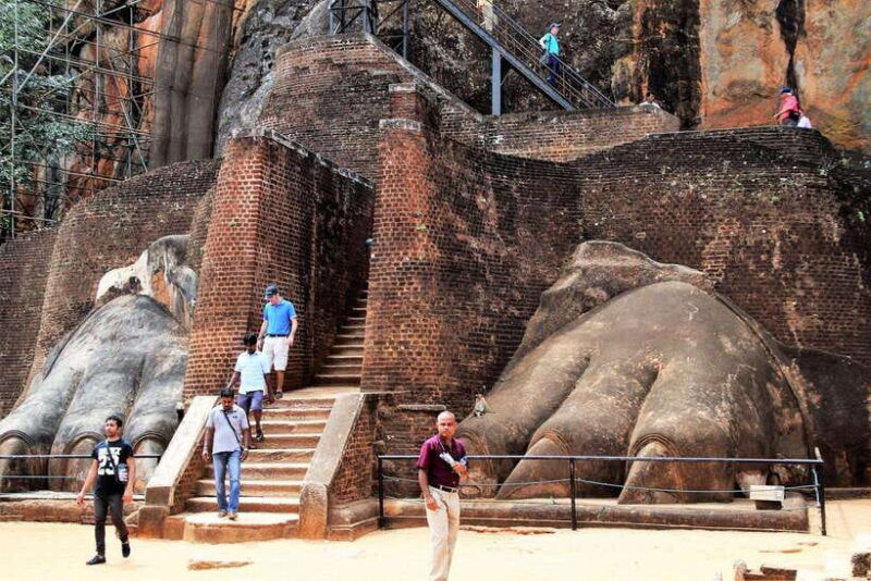 kandy-day-trip-to-sigiriya-dambulla-caves