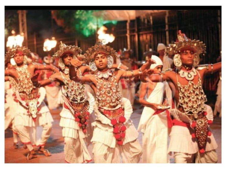 kandy-pinnawala-guided-city-tour