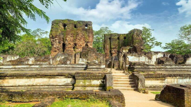 kandy-polonnaruwa-and-sigiriya-private-day-tour
