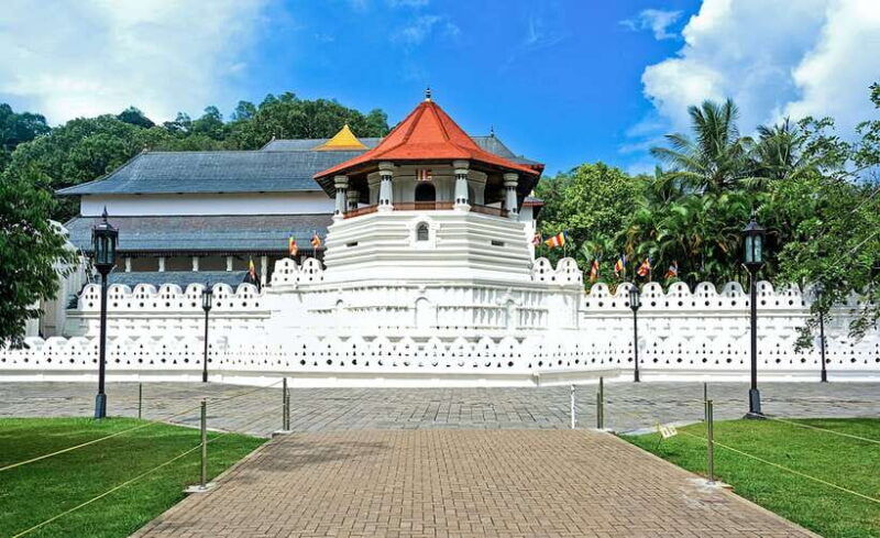 kandy-private-city-tour-with-local-guide