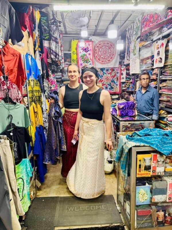 Kandy: Shopping & Street Food Tour by Tuk Tuk (Local Guide) - Exploring Kandy with a Local Guide: What to Expect