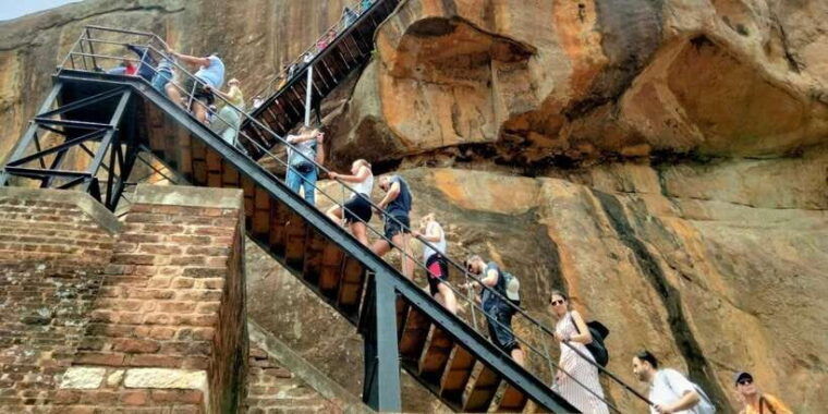 kandy-sigiriya-dambulla-minneriya-park-safari-day-tour