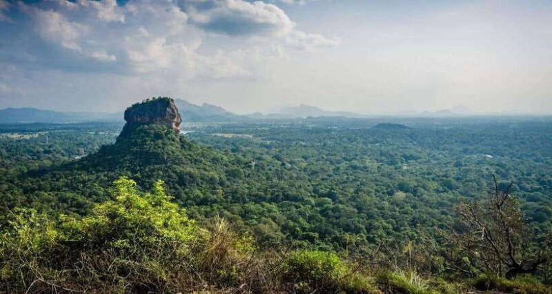 kandy-sigiriya-rock-and-dambulla-cave-temple-private-tour