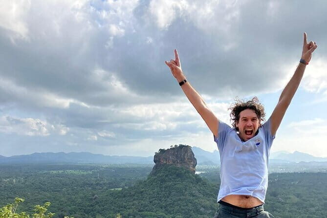 Kandy Sigiriya Rock and Village Safari Day Trip - The Golden Temple of Dambulla: An Artistic Treasure