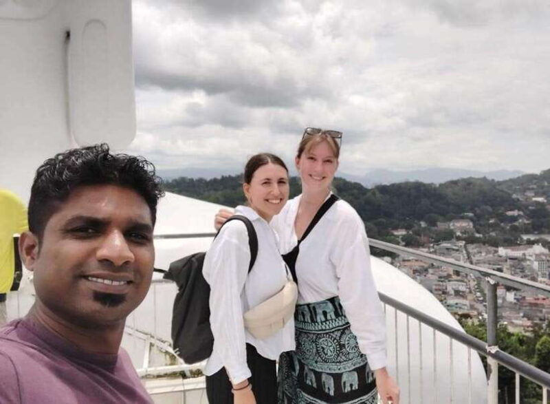 kandy-to-ambuluwawa-tuk-tuk-tour