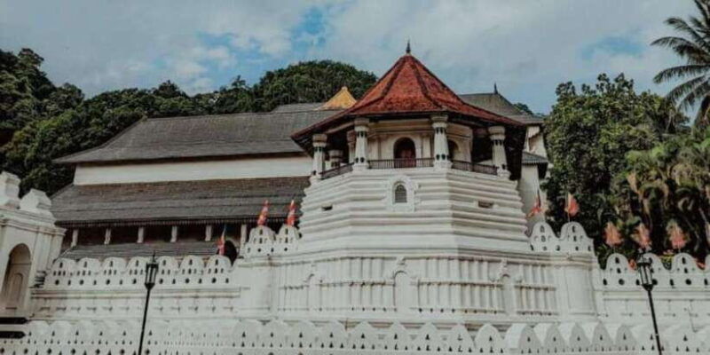kandy-to-pinnawala-day-tour-by-local-tuk-tuk-expedition