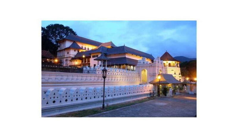 kandy-tour-by-tuk-tuk-local-guide