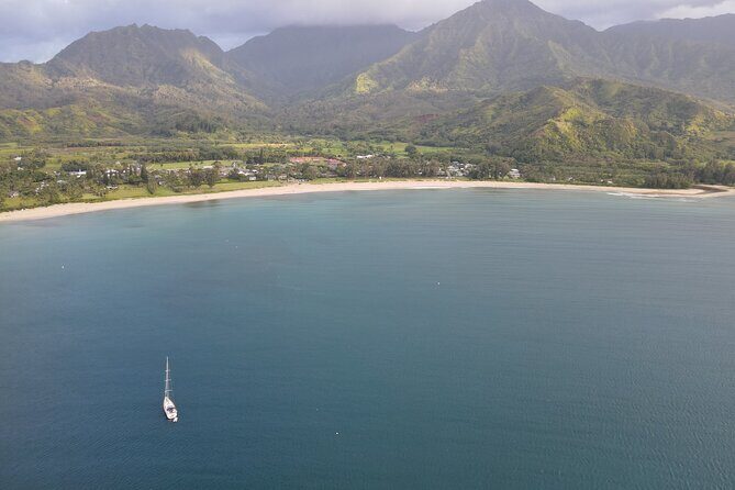 Kanoa Yacht Charter: 2-Hour Sail off Waikiki - A Close Look at the Kanoa Yacht Charter: 2-Hour Sail off Waikiki