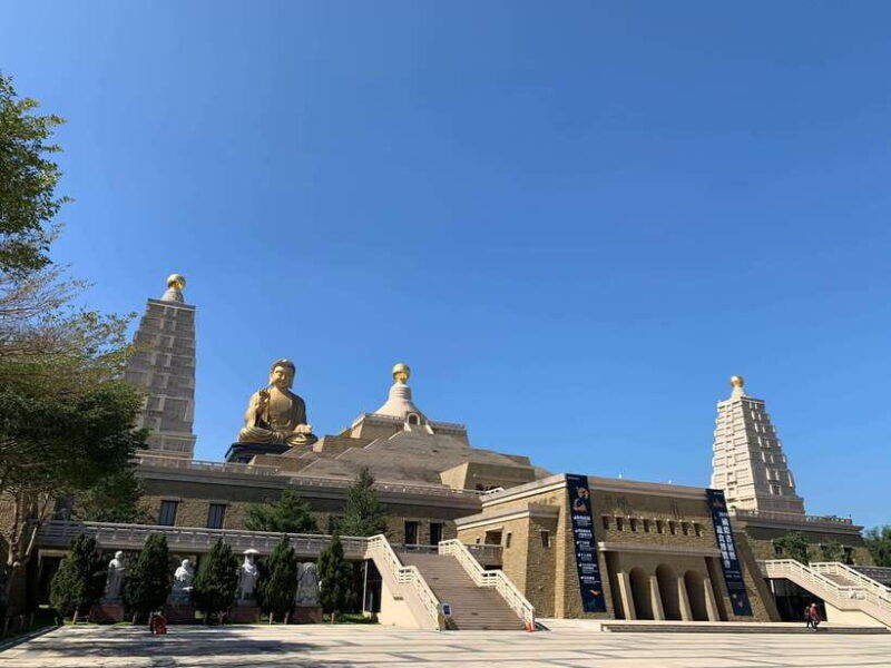 kaohsiung-private-city-tour-with-fo-guang-shan-museum