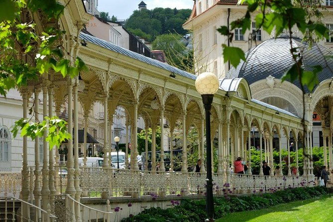 karlovy-vary-the-town-of-spas-mineral-springs-and-relaxation