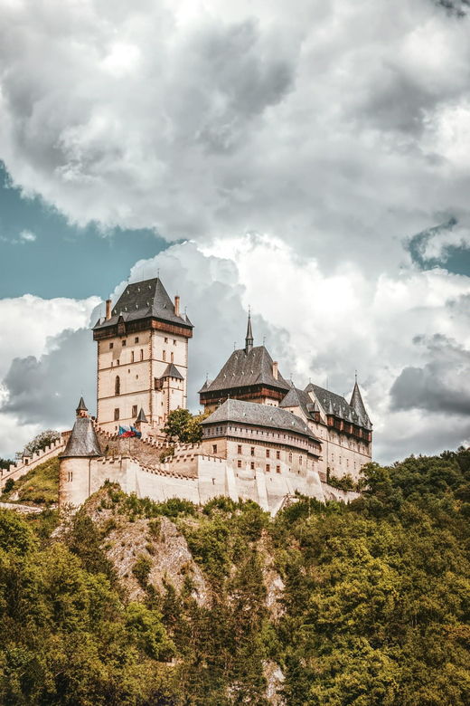 karlstejn-castle-the-most-popular-castle-in-bohemia