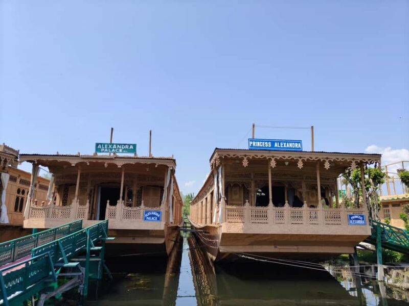 Kashmir Houseboat Tour Package for 3 Days - Key Points
