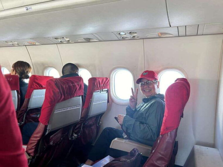 kathmandu-1-hour-mount-everest-flight-with-private-transfer