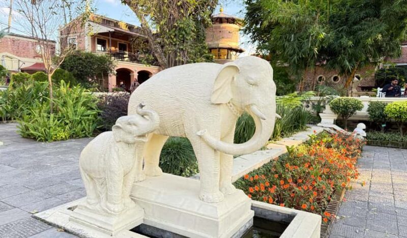 Kathmandu: Ason, Thamel & Garden of Dreams Walking Tour - Dining at Kaiser Café: A True Highlight