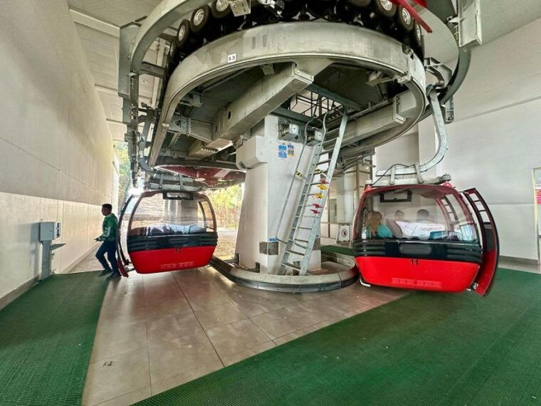 kathmandu-chandragiri-cable-car-monkey-templeswayambhu-2