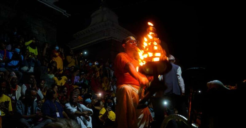 kathmandu-evening-aarati-tour-at-pashupatinath