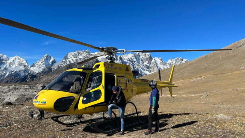 Kathmandu: Everest Helicopter Tour with Landing & Breakfast - Key Points