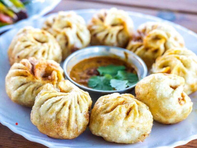 kathmandu-nepali-starter-platter-and-drink-at-atomix-bar