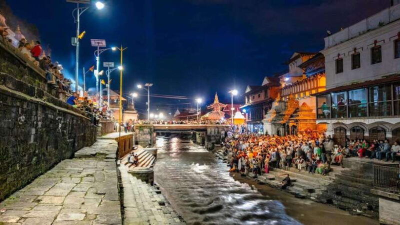 kathmandu-pashupatinath-temple-evening-aarati-tour