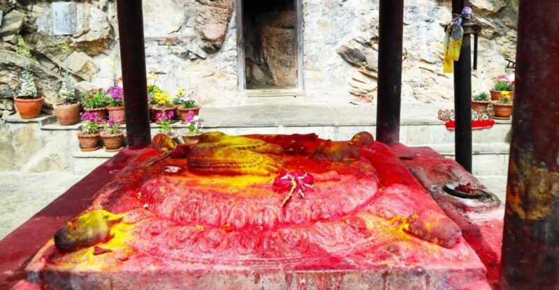 kathmandu-pharping-dakshinkali-and-chobhar-tour-with-lunch