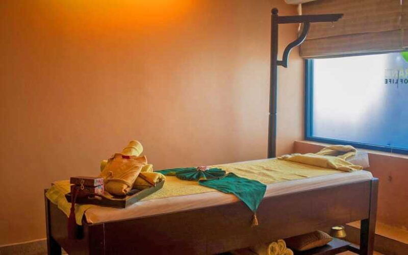 kathmandu-valley-ayurvedic-massage-with-shirodhara