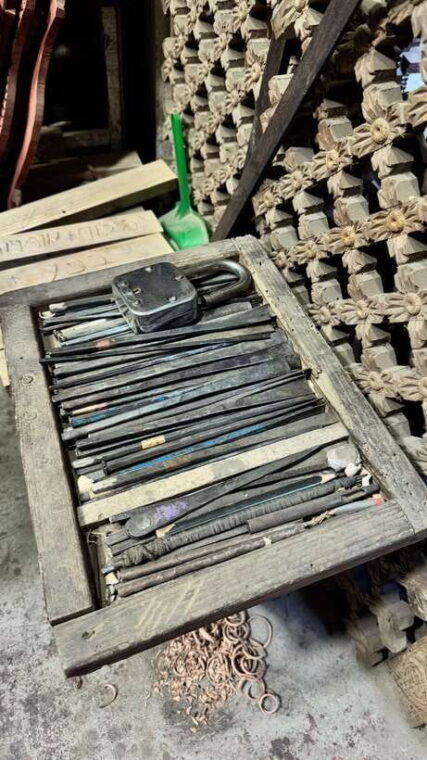 kathmandu-wood-carving-workshop-with-local-artisan-inthamel