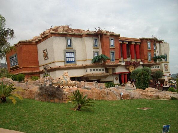 katmandu-park-entrance-with-transfers