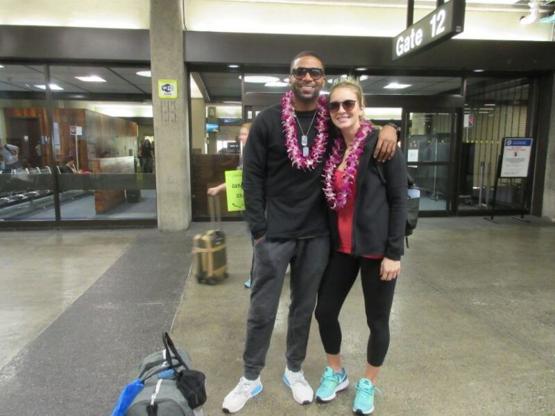 kauai-lihue-airport-traditional-lei-greeting
